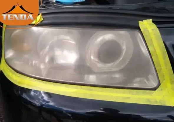BMW X5 preta com pintura polida refletindo o ambiente, atendida pela Tenda em Maringá