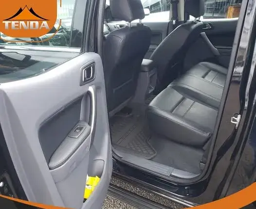 Interior de Ford Ranger com bancos de couro após higienização interna na Tenda, em Maringá